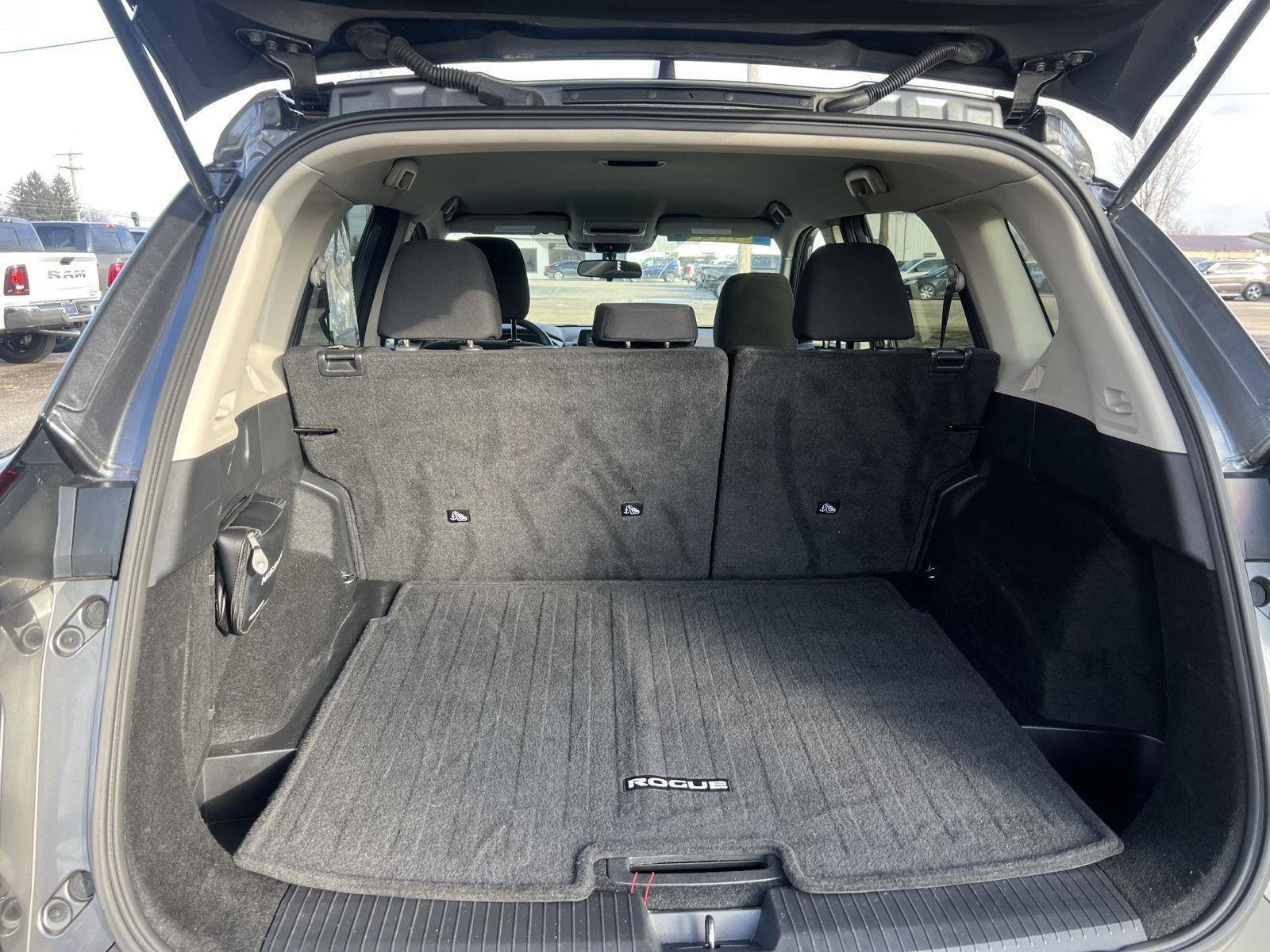 Used 2023 Nissan Rogue S image 30