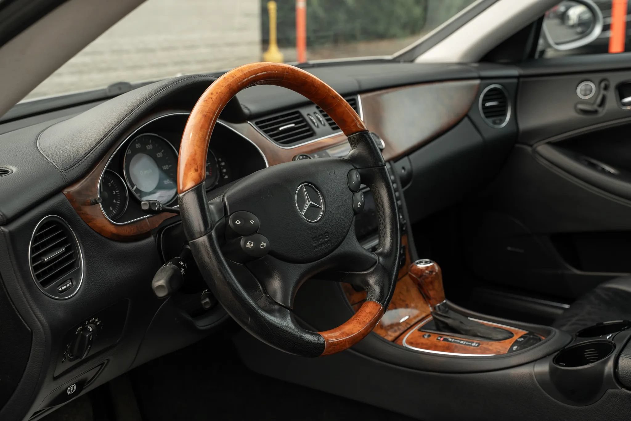 Used 2006 Mercedes-Benz CLS 500 w/ Entertainment Pkg image 14