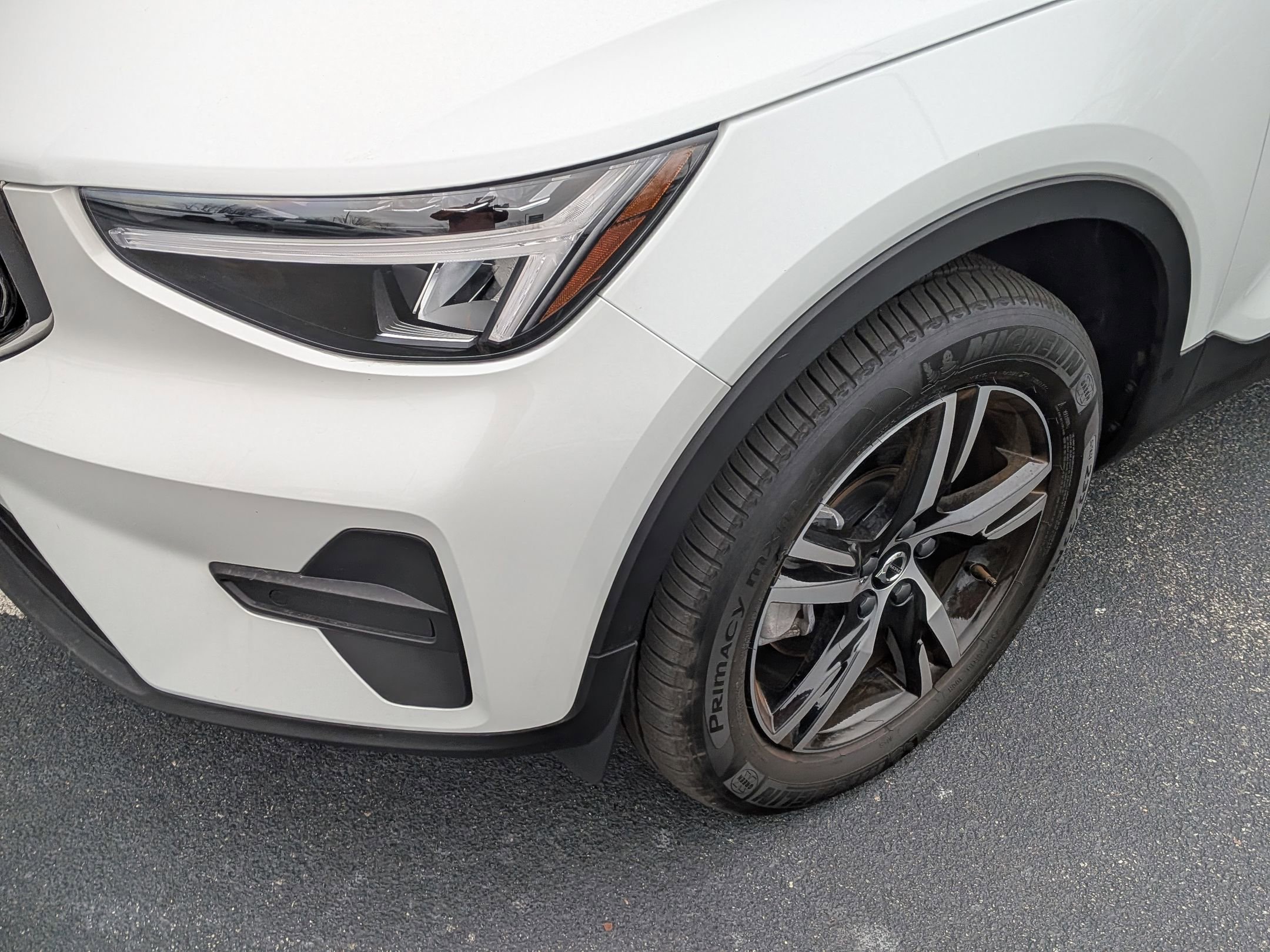 Used 2025 Volvo XC40 B5 Core image 11