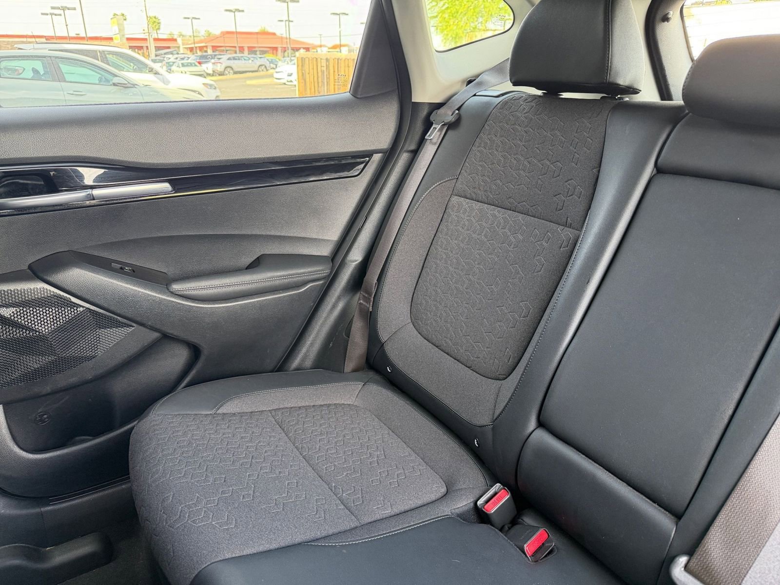 Used 2025 Kia Seltos S image 40