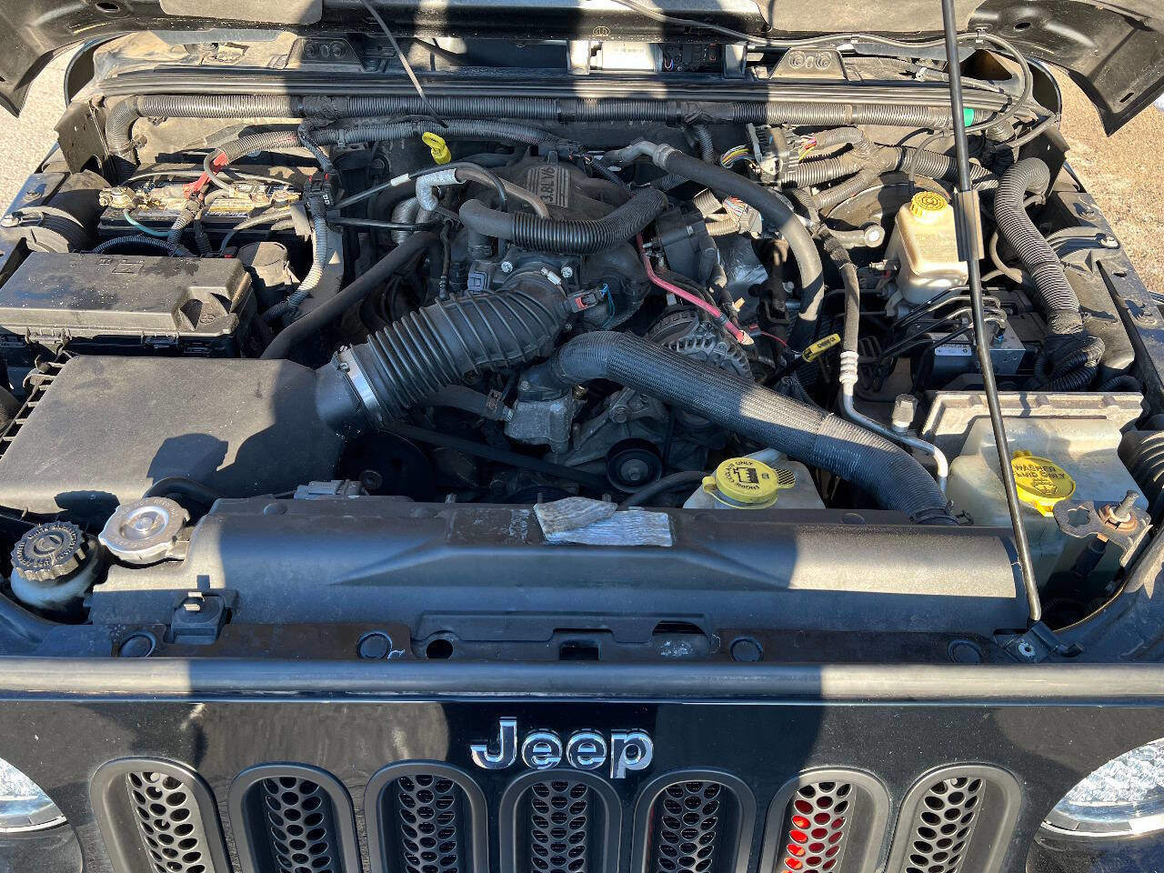 Used 2011 Jeep Wrangler Sahara image 32