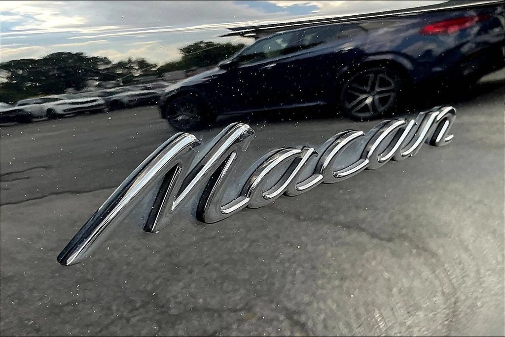 Used 2021 Porsche Macan AWD/4WD image 23