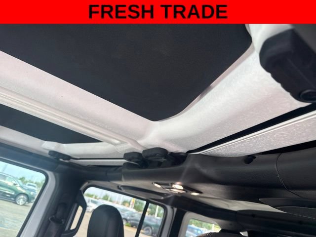 Used 2022 Jeep Wrangler Unlimited Sahara AWD/4WD image 17