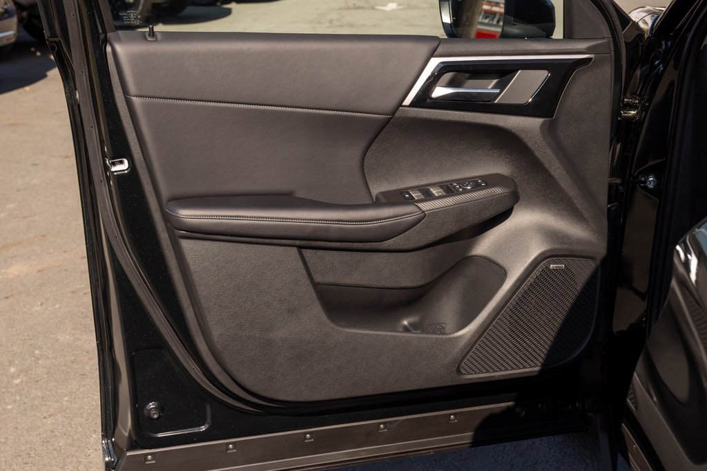 Used 2025 Mitsubishi Outlander SE image 12