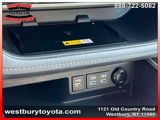 Used 2023 Toyota Highlander XLE AWD/4WD image 33