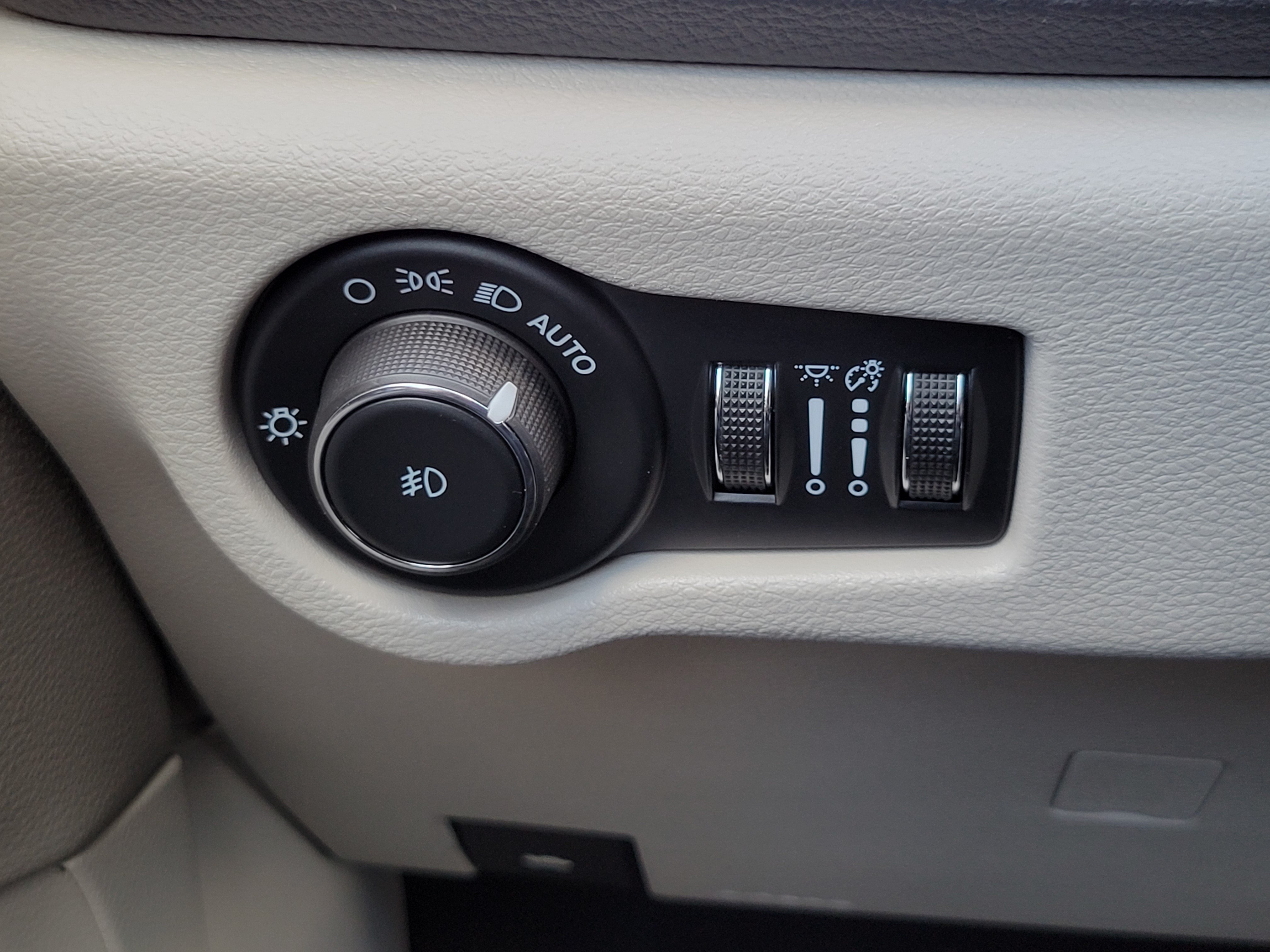 Used 2024 Chrysler Pacifica Touring-L w/ Road Tripper Package FWD image 11