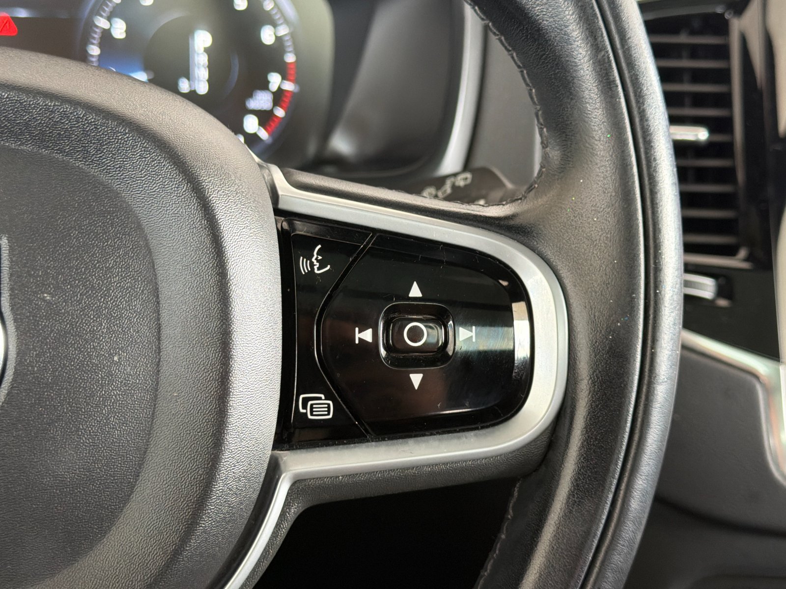 Used 2021 Volvo XC90 T6 Inscription w/ Protection Package Premier AWD/4WD image 28