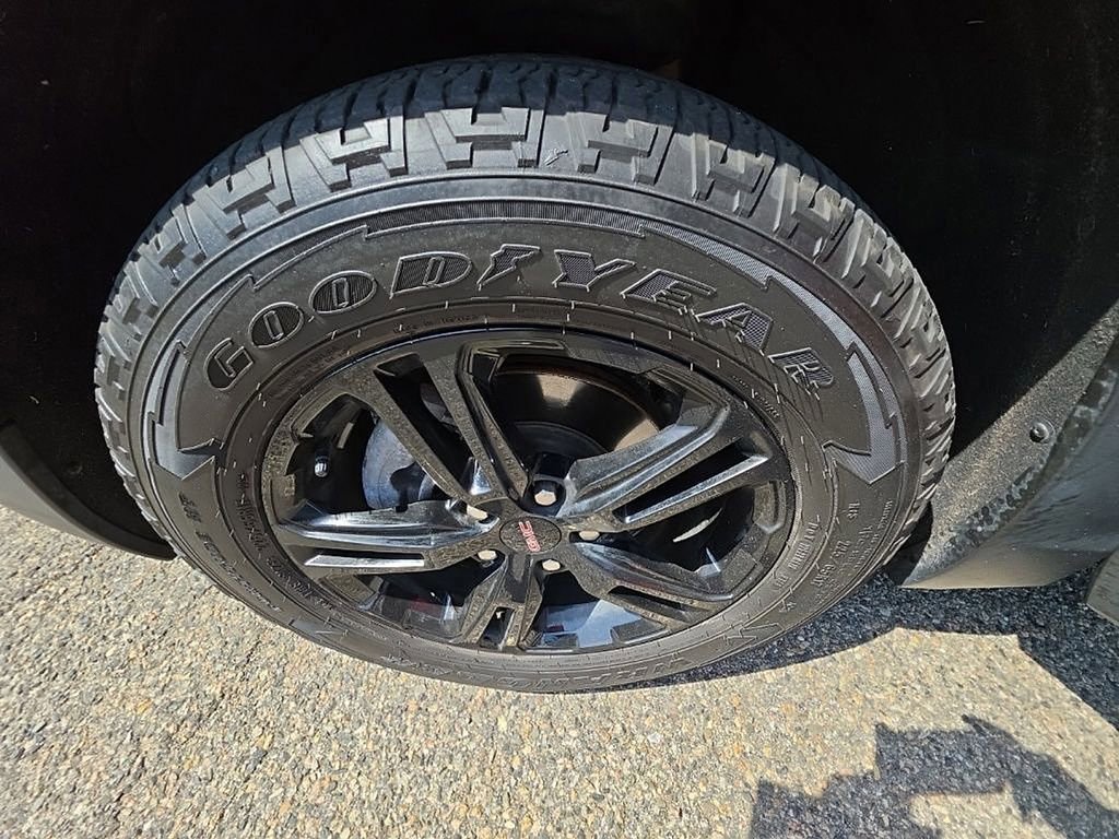 Used 2023 GMC Terrain AT4 image 37