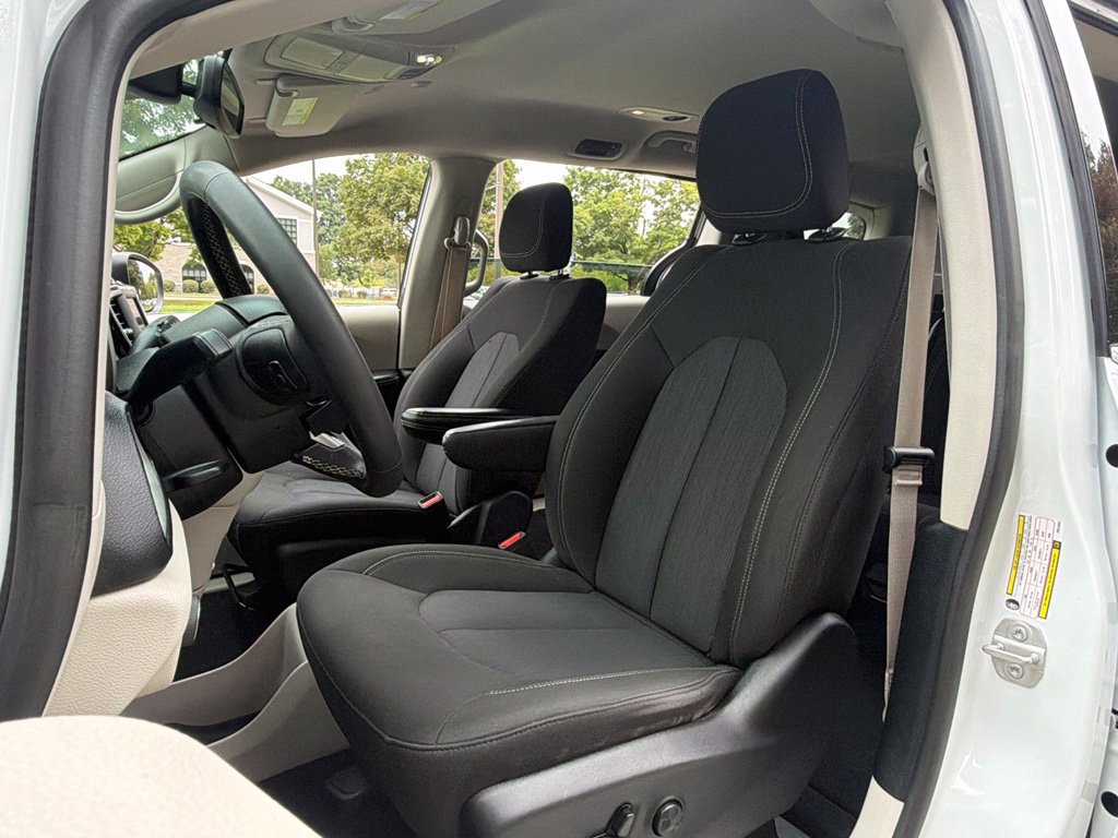 Used 2023 Chrysler Voyager LX FWD image 14