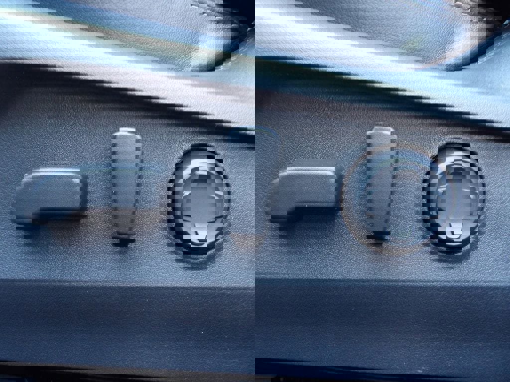 Used 2025 Subaru Outback Touring XT w/ Popular Package #2 image 16