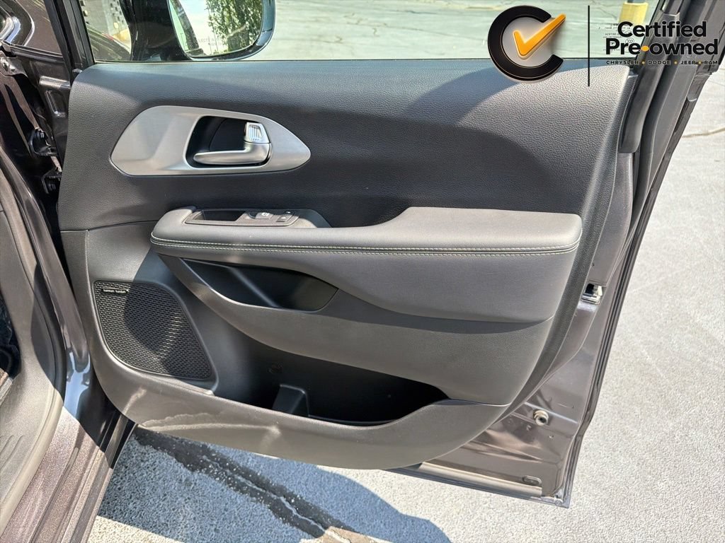 Certified 2023 Chrysler Pacifica Limited w/ Uconnect Theater Family Group AWD/4WD image 41