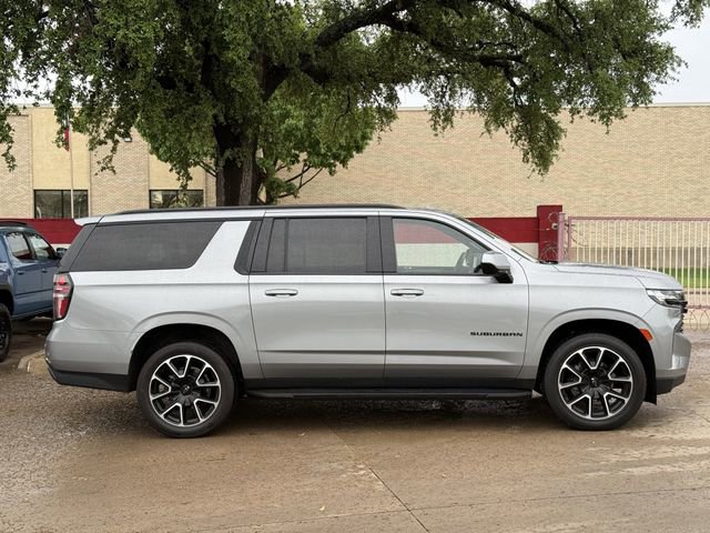 Used 2024 Chevrolet Suburban RST image 3