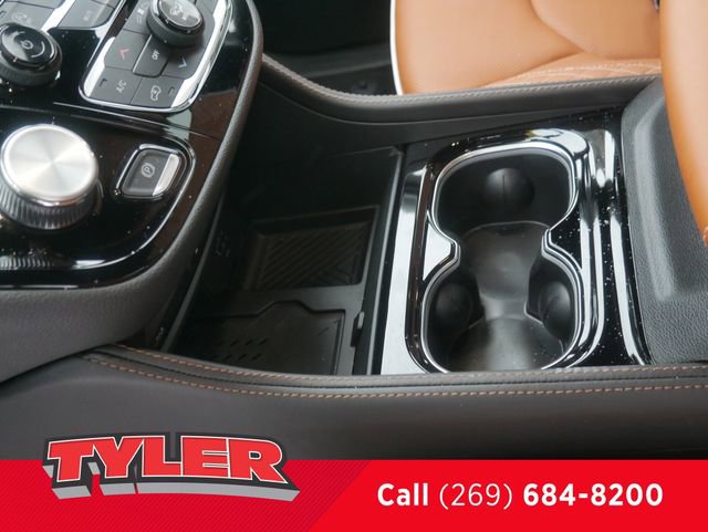 New 2026 Chrysler Pacifica Pinnacle w/ Trailer Tow Group AWD/4WD image 39