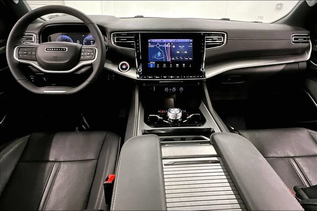 Used 2025 Jeep Wagoneer Series III w/ Premium Group I AWD/4WD image 19