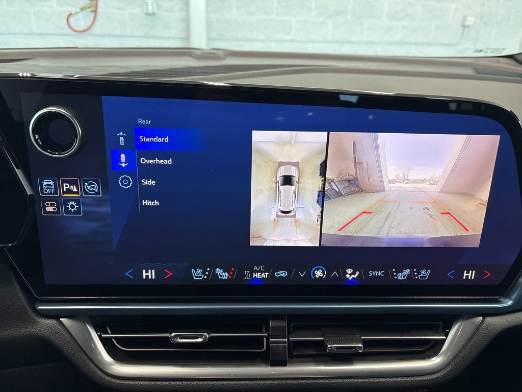 Used 2024 Chevrolet Equinox EV LT image 33