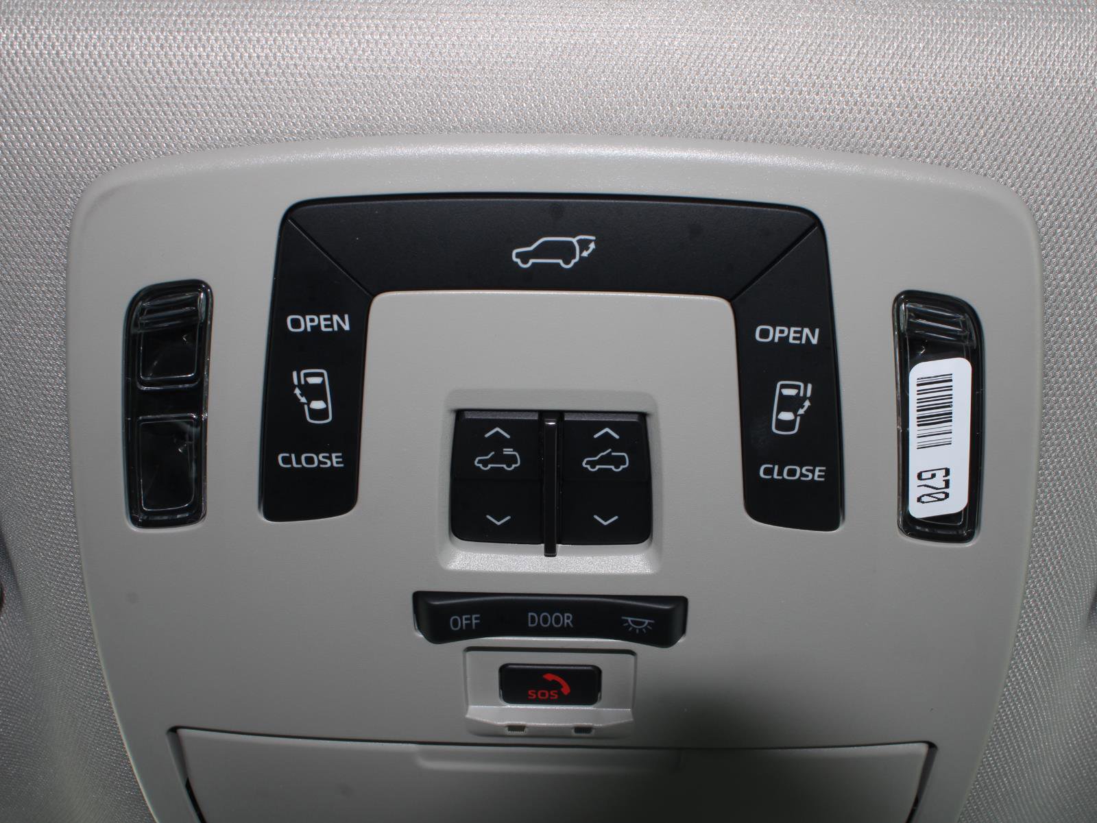 Used 2025 Toyota Sienna XLE image 12