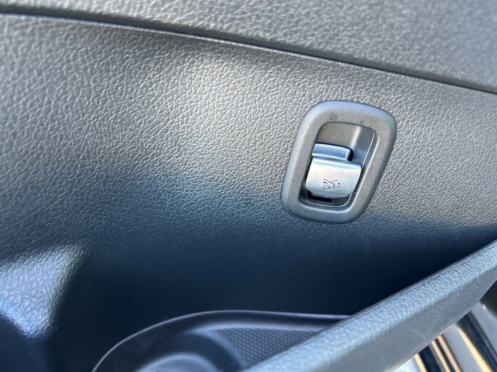 Used 2025 Mercedes-Benz C 300 Sedan image 35