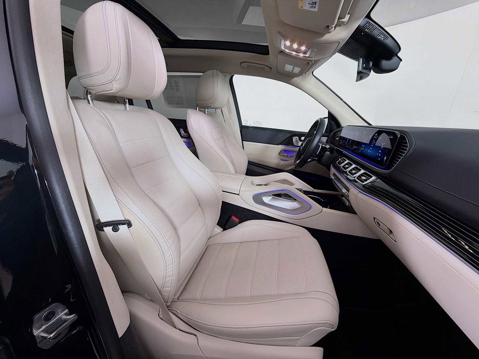 Used 2024 Mercedes-Benz GLS 580 4MATIC image 29