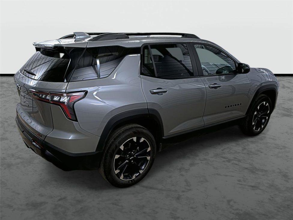Used 2025 Chevrolet Equinox RS image 2