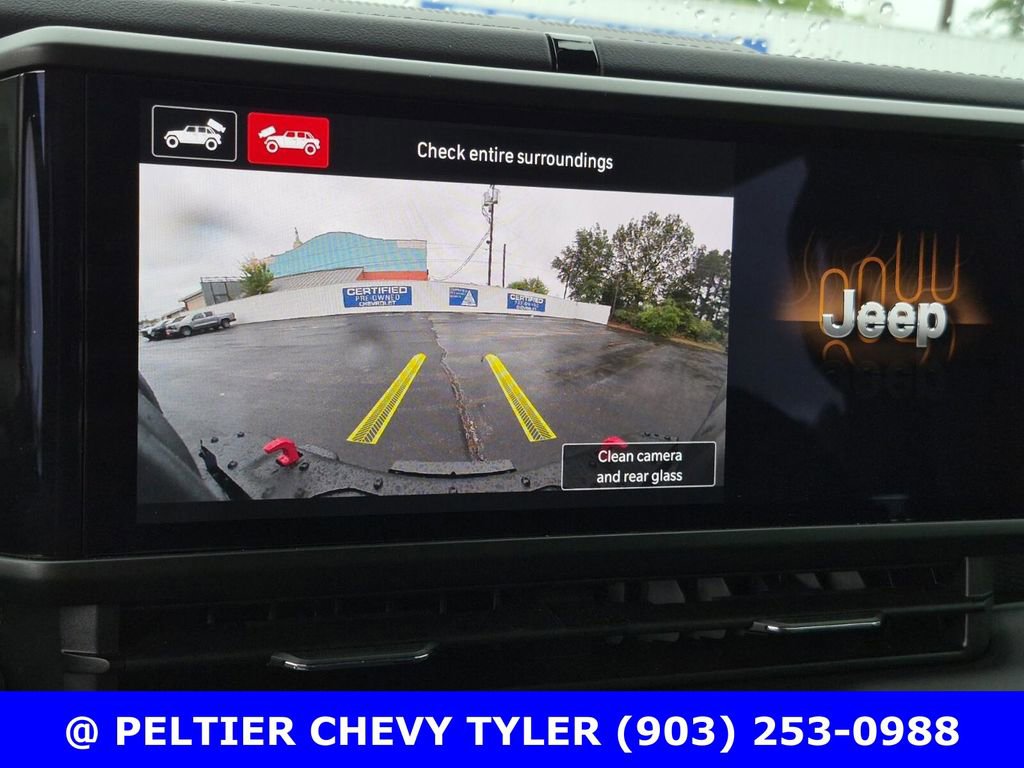 Used 2025 Jeep Wrangler Unlimited Rubicon AWD/4WD image 26