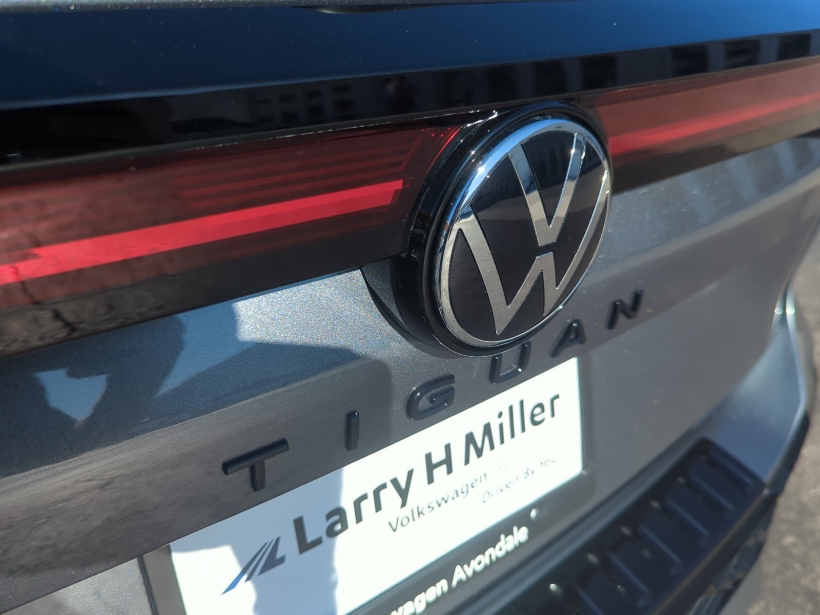 New 2026 Volkswagen Tiguan SE R-Line FWD image 23