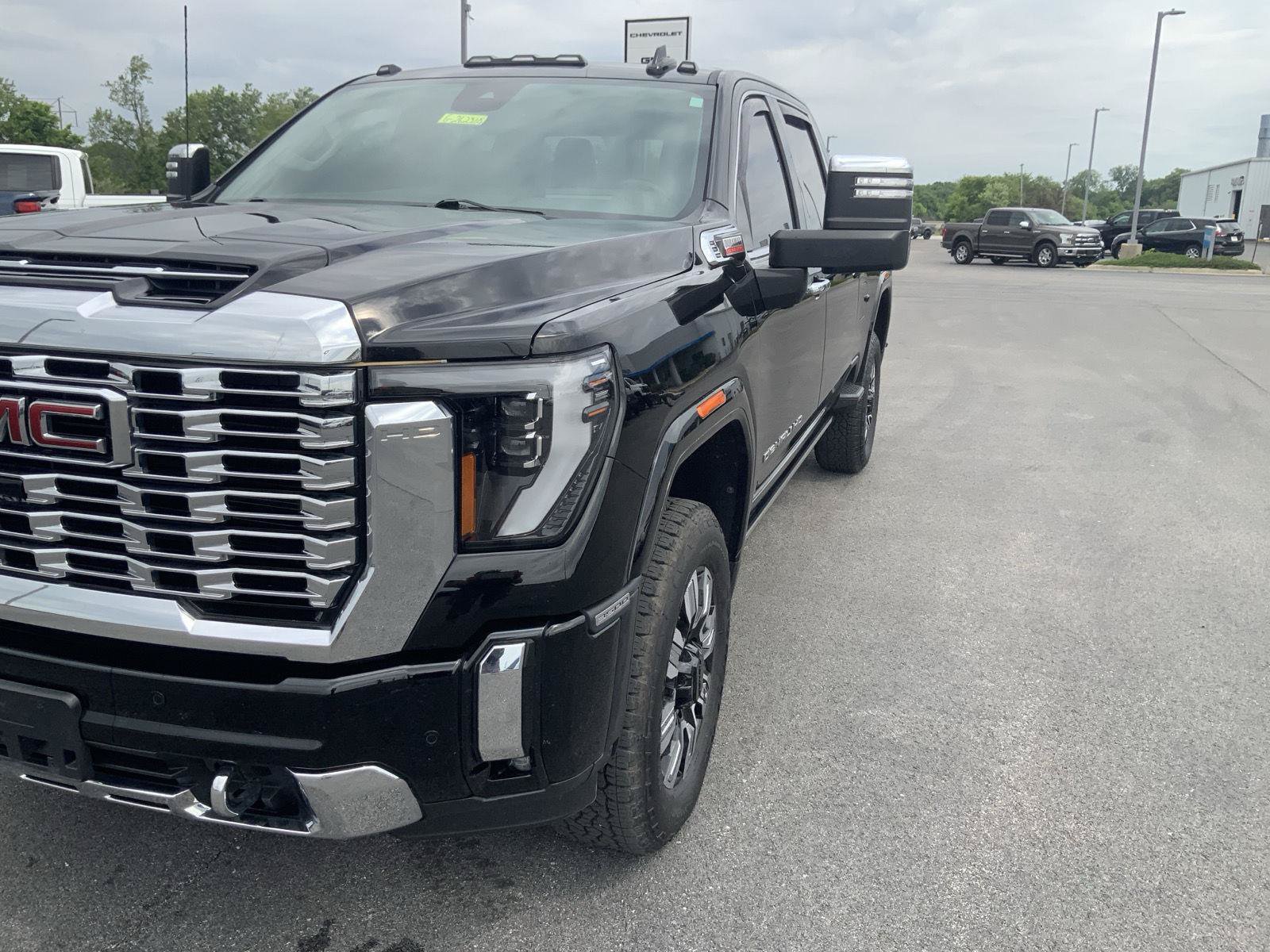 Used 2024 GMC Sierra 3500 Denali w/ Denali Reserve Package AWD/4WD image 18