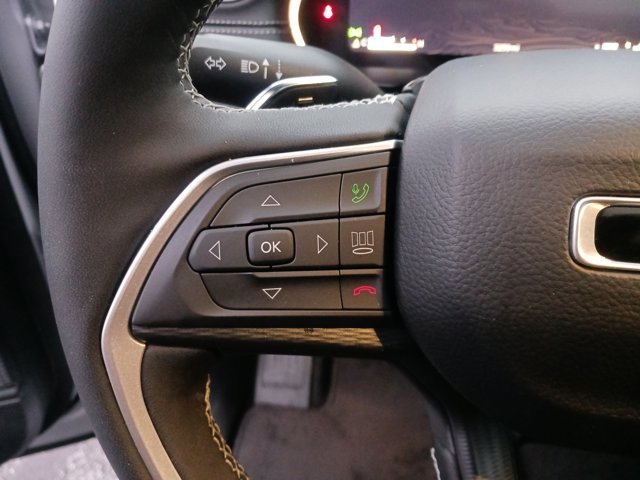 Used 2025 Jeep Grand Cherokee Laredo X w/ Luxury Tech Group I image 16