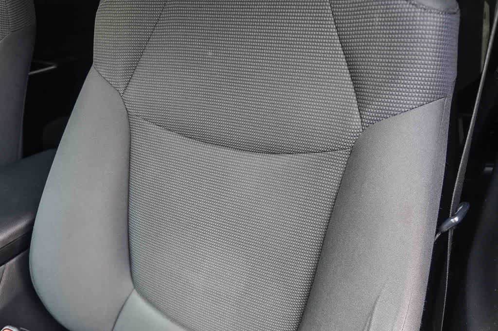 Used 2019 Toyota RAV4 LE FWD image 27
