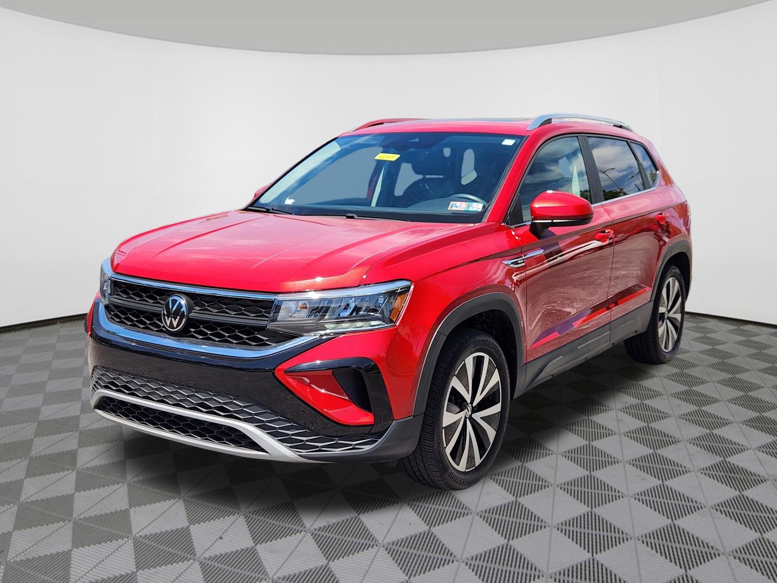 Certified 2023 Volkswagen Taos SE w/ Panoramic Sunroof Package AWD/4WD image 2