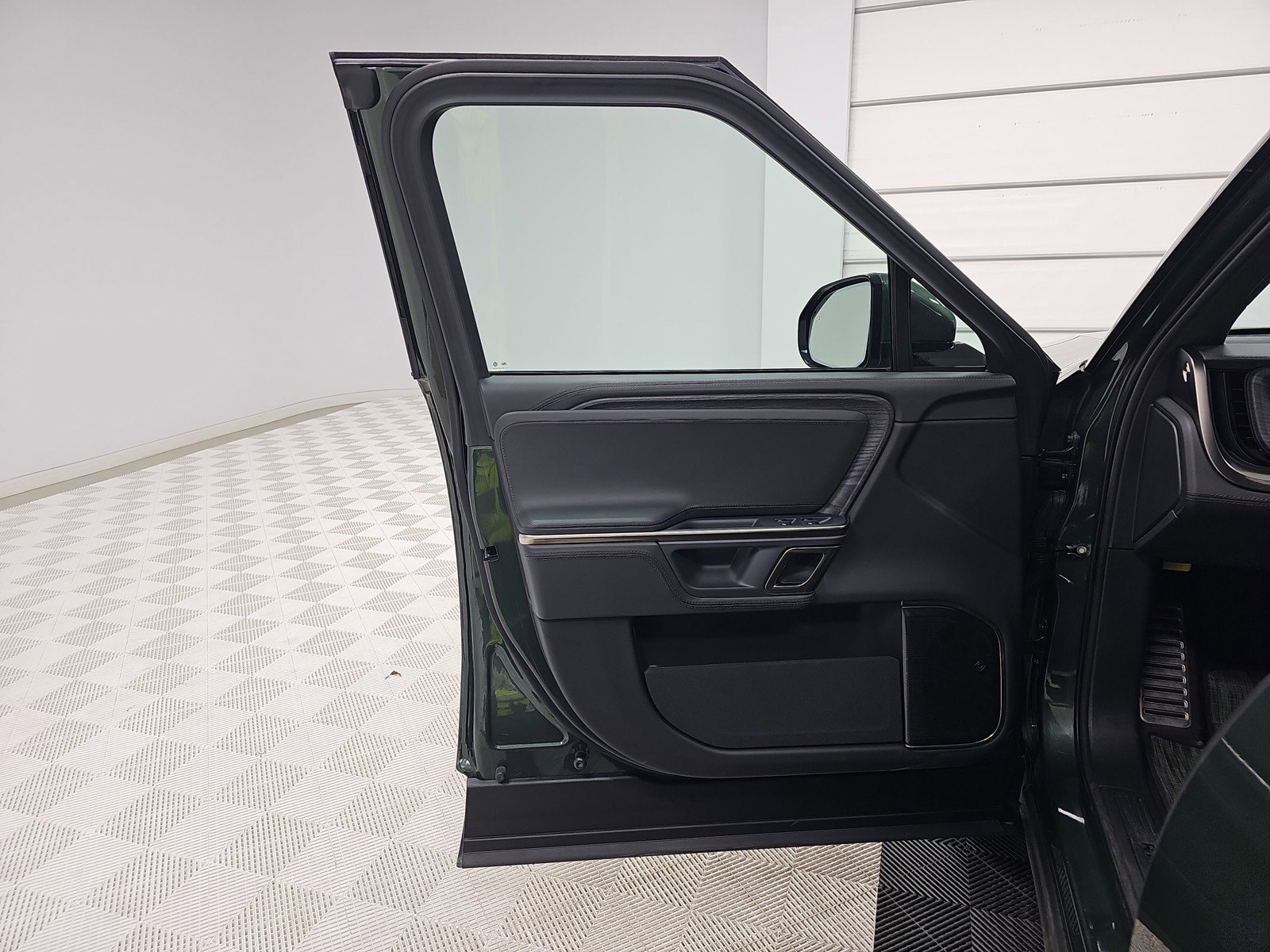 Used 2024 Rivian R1T Adventure AWD/4WD image 16