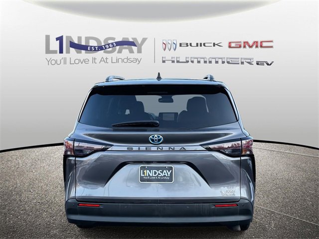 Used 2024 Toyota Sienna XLE image 3