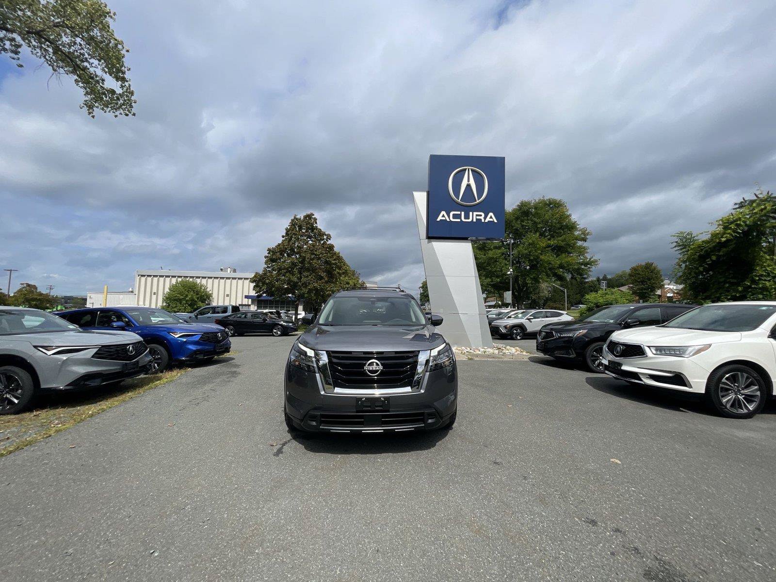 Used 2022 Nissan Pathfinder SV w/ SV Premium Package AWD/4WD image 28