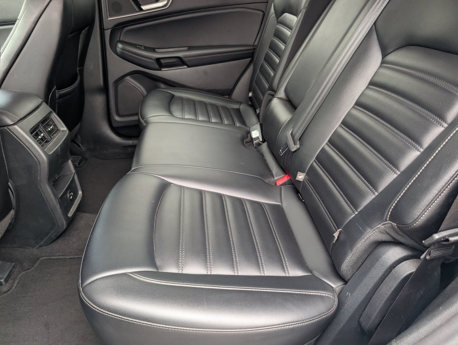 Used 2022 Ford Edge SEL AWD/4WD image 7