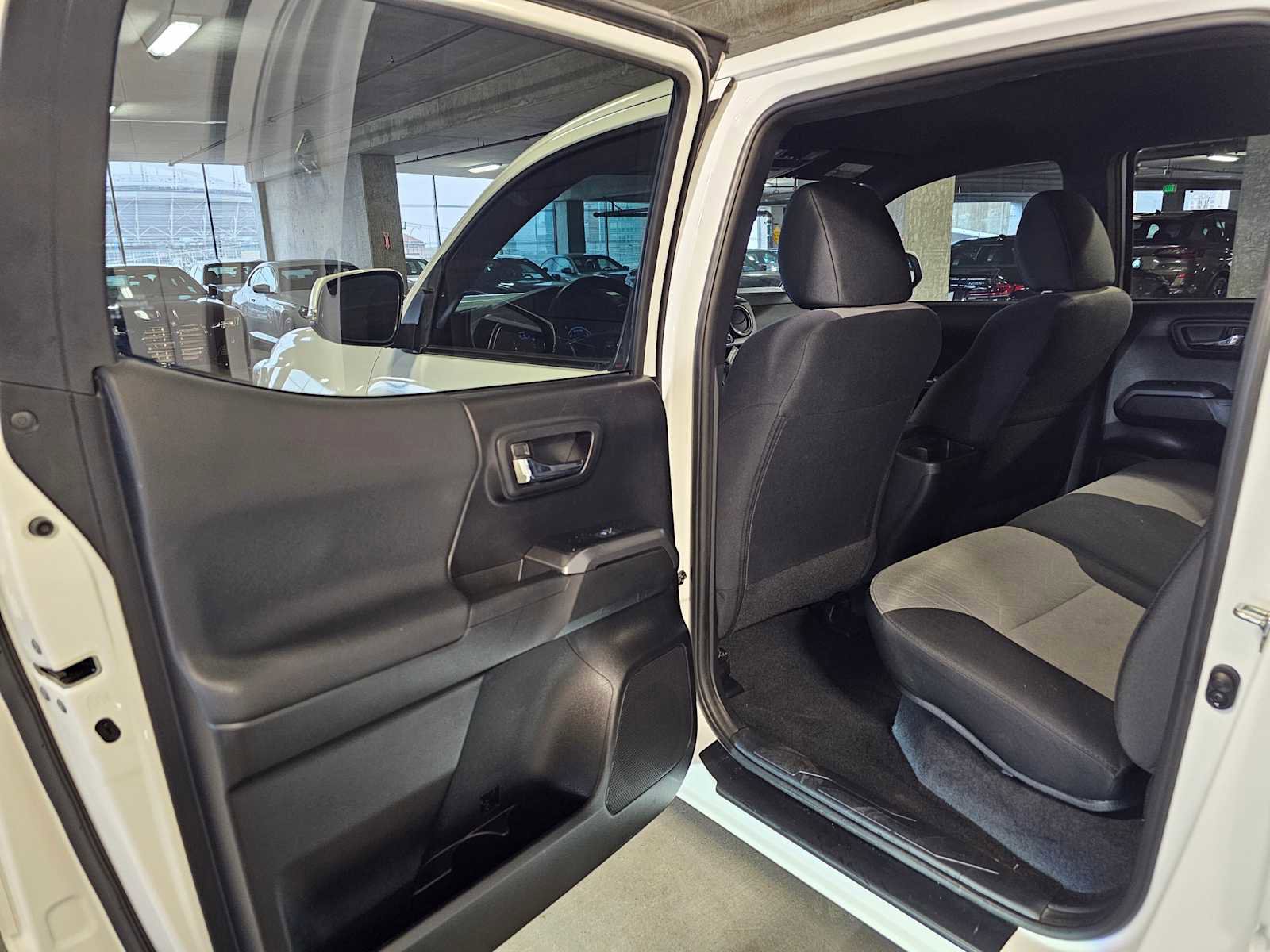 Used 2021 Toyota Tacoma TRD Sport w/ Technology Package image 30