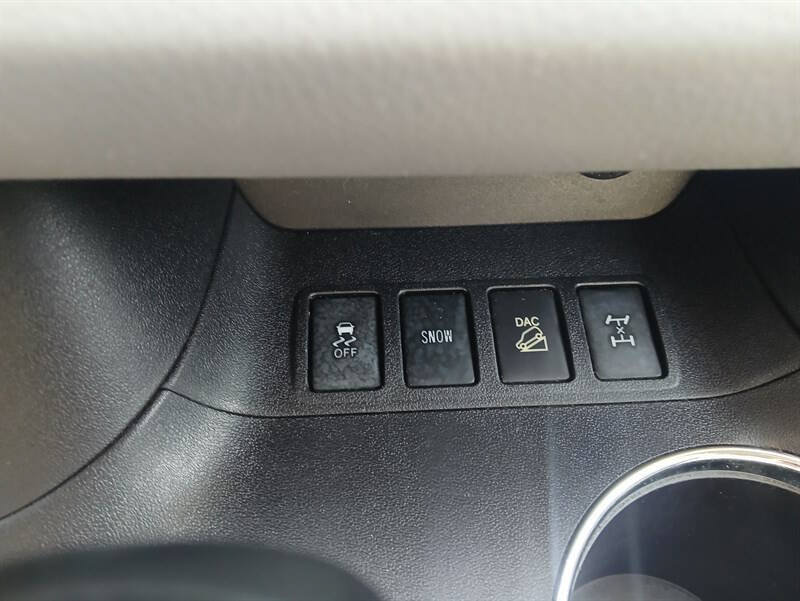 Used 2016 Toyota Highlander LE AWD/4WD image 18