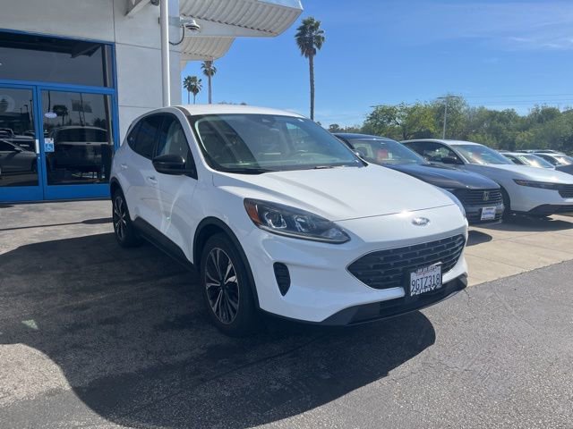 Used 2022 Ford Escape SE w/ SE Sport Appearance Package FWD image 2