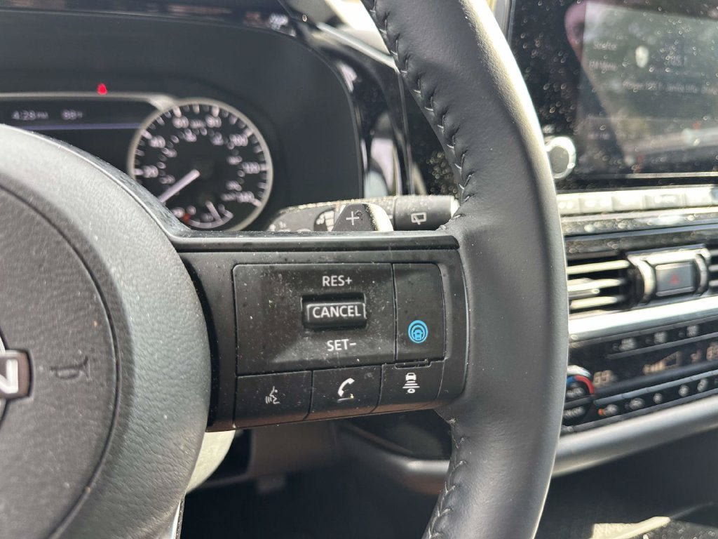 Used 2025 Nissan Pathfinder SV AWD/4WD image 31