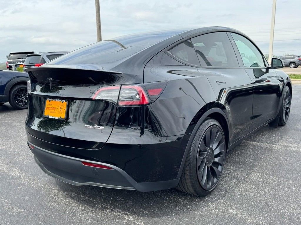 Used 2024 Tesla Model Y Performance image 3