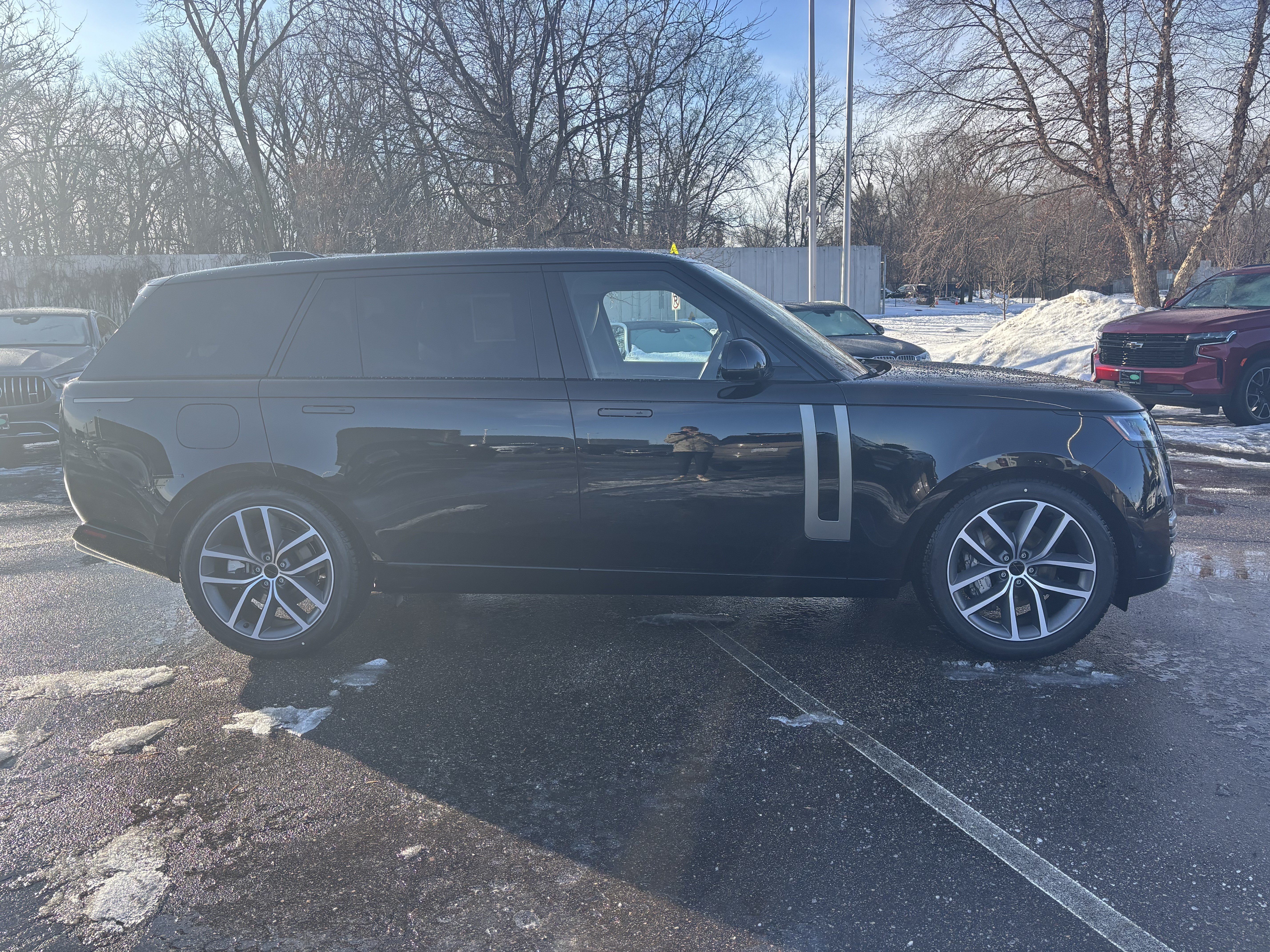 New 2026 Land Rover Range Rover Long Wheelbase SE image 3