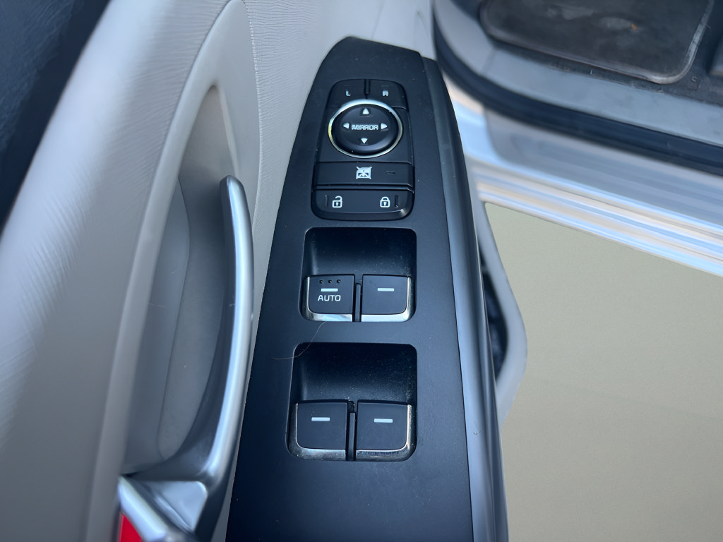 Used 2019 Kia Sedona LX FWD image 13