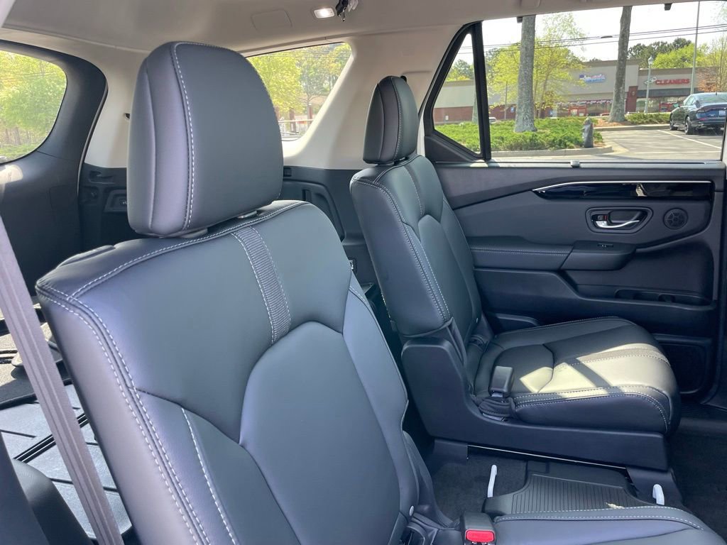 Certified 2025 Honda Pilot Touring image 33