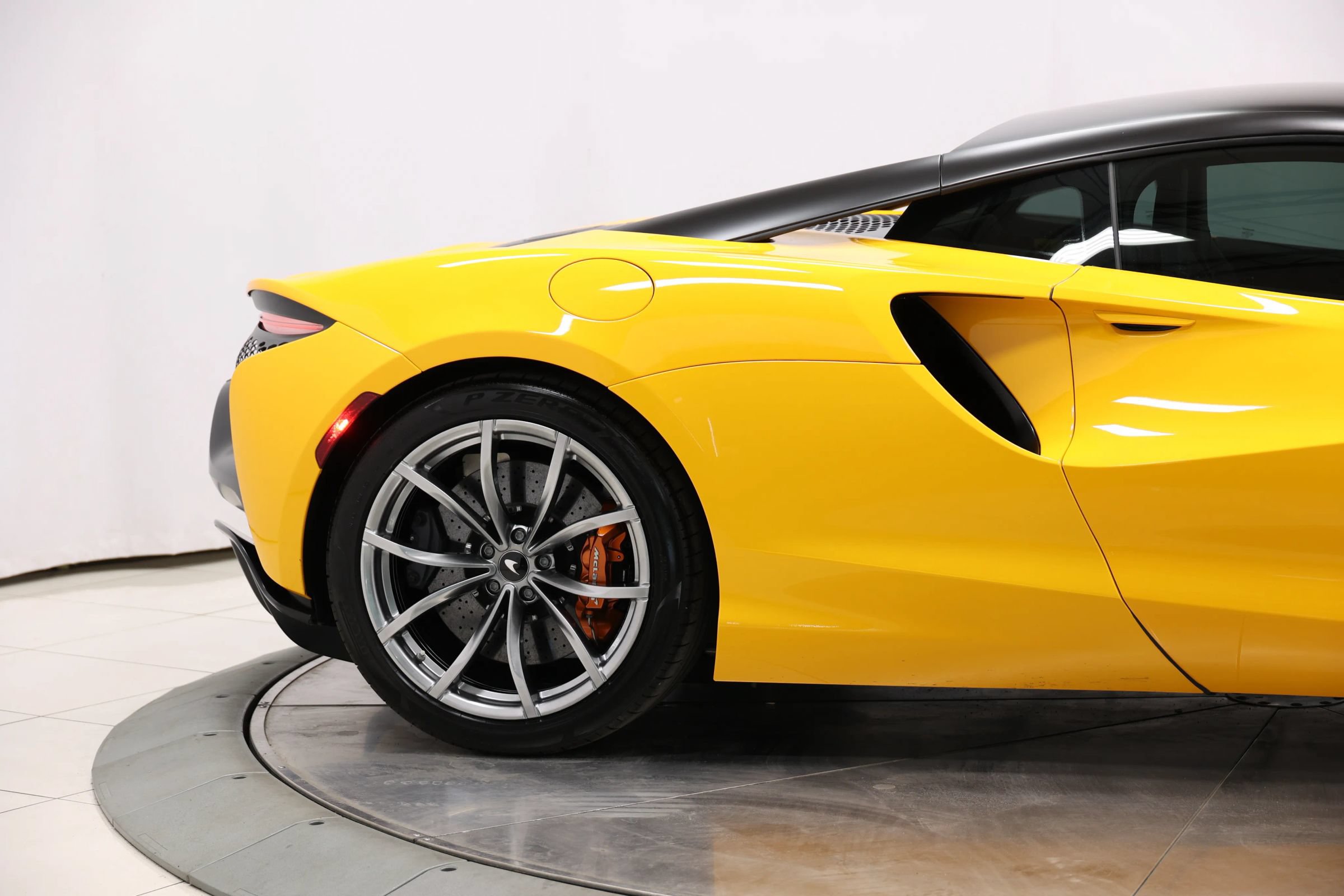 Used 2023 McLaren Artura RWD image 63