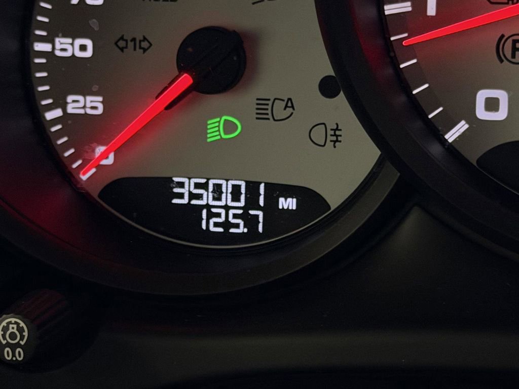 Certified 2021 Porsche Macan Turbo image 22