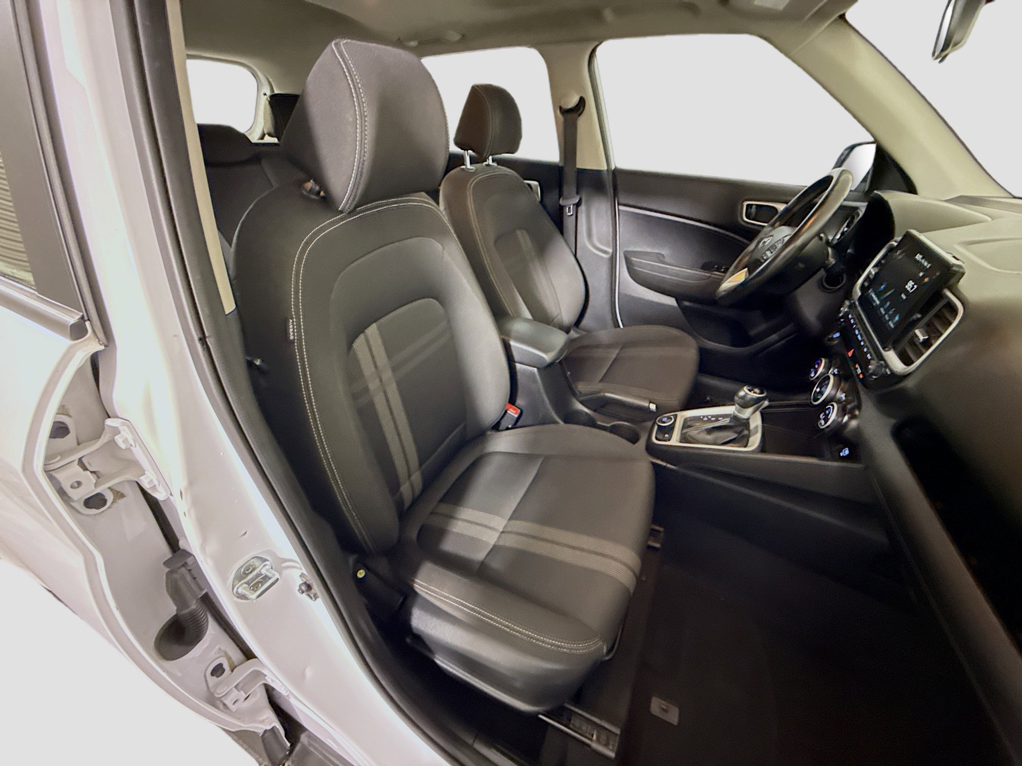 Used 2020 Hyundai Venue SEL w/ Convenience + Premium Package image 29