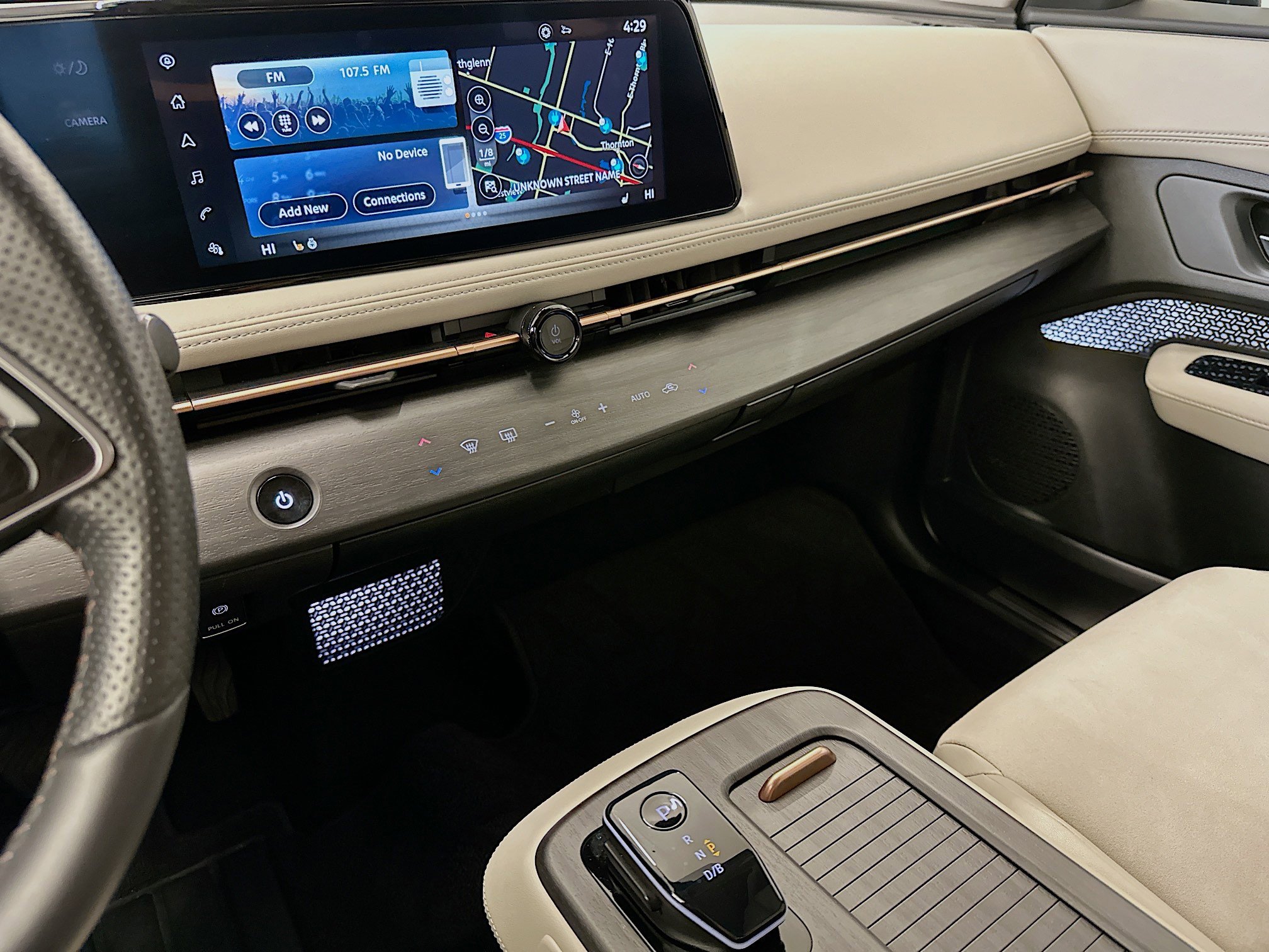 Used 2024 Nissan Ariya AWD image 26