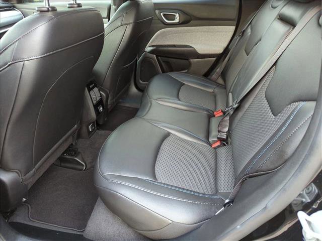 Used 2025 Jeep Compass Latitude image 18