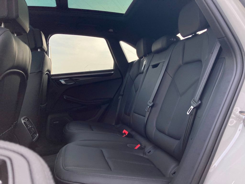 Used 2024 Porsche Macan image 28