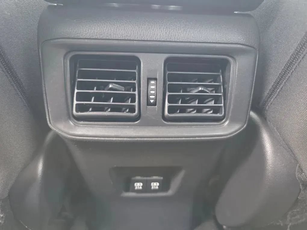 Used 2019 Toyota RAV4 XLE FWD image 38