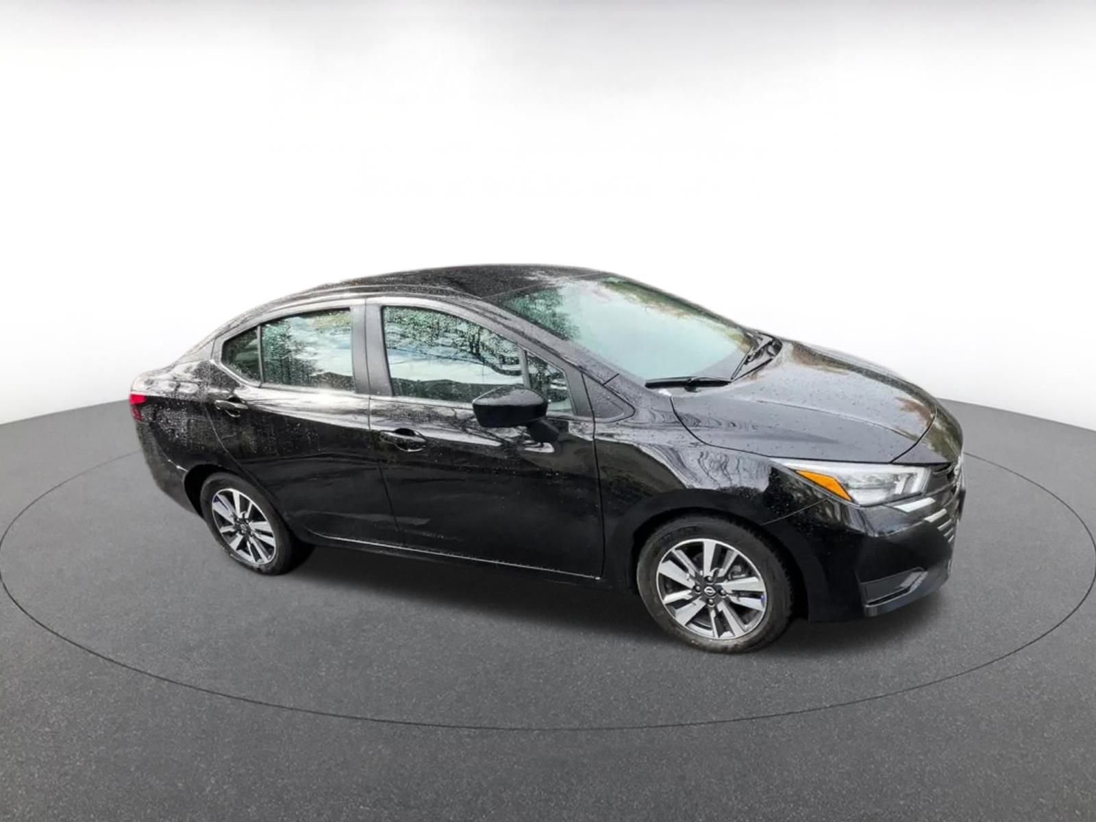 Used 2025 Nissan Versa SV image 2