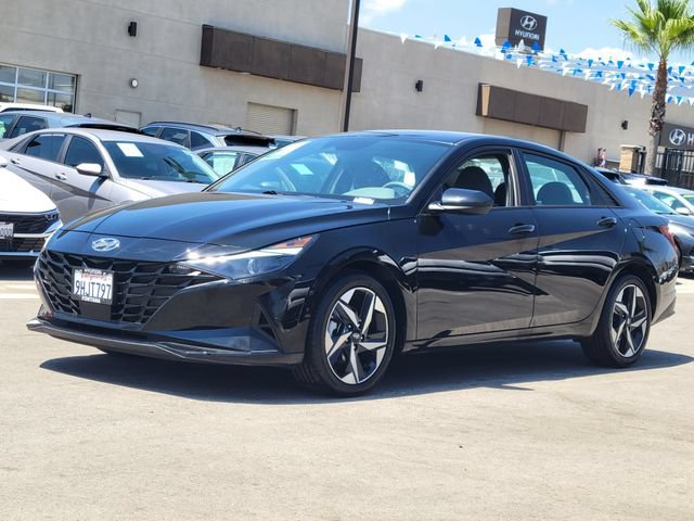 Used 2023 Hyundai Elantra SEL w/ Convenience Package FWD image 2